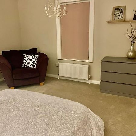 Stylish & Spacious 2 Storey, 3 Bed Apartment Gravesend Buitenkant foto