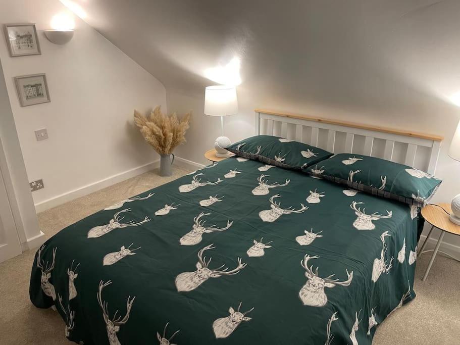Stylish & Spacious 2 Storey, 3 Bed Apartment Gravesend Buitenkant foto