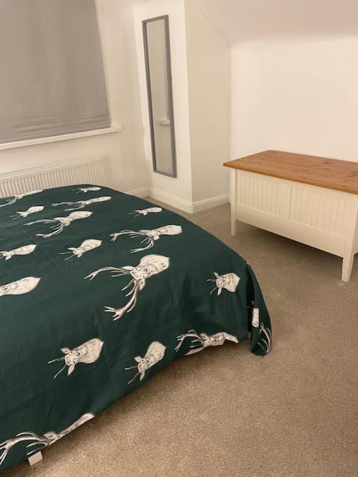 Stylish & Spacious 2 Storey, 3 Bed Apartment Gravesend Buitenkant foto