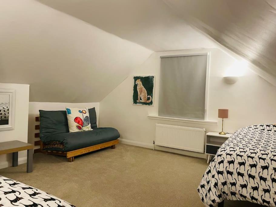 Stylish & Spacious 2 Storey, 3 Bed Apartment Gravesend Buitenkant foto