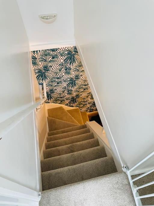 Stylish & Spacious 2 Storey, 3 Bed Apartment Gravesend Buitenkant foto